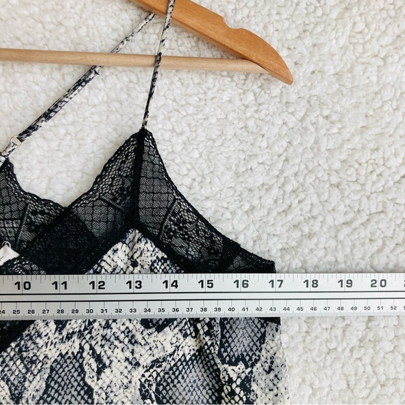 Lovestitch Women's snake print spaghetti strap camisole with lace accent, Sz S - Picture 5 of 11